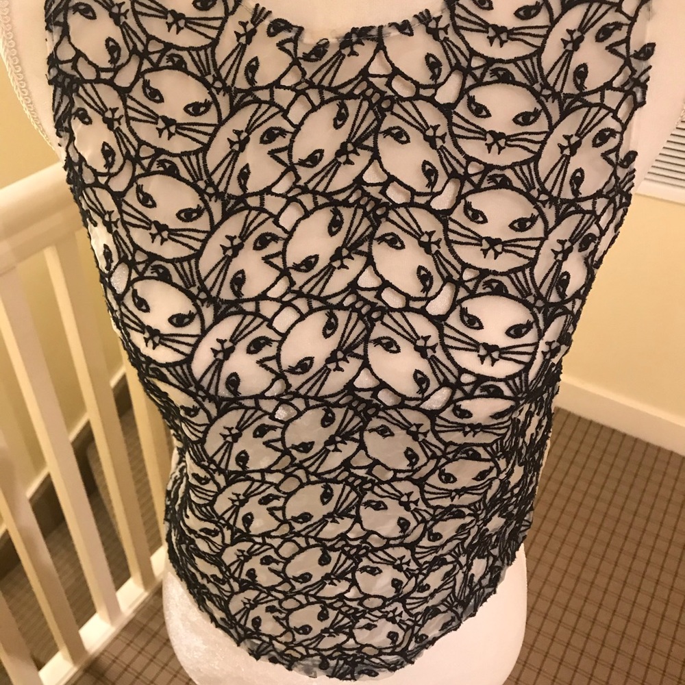 Patterned top